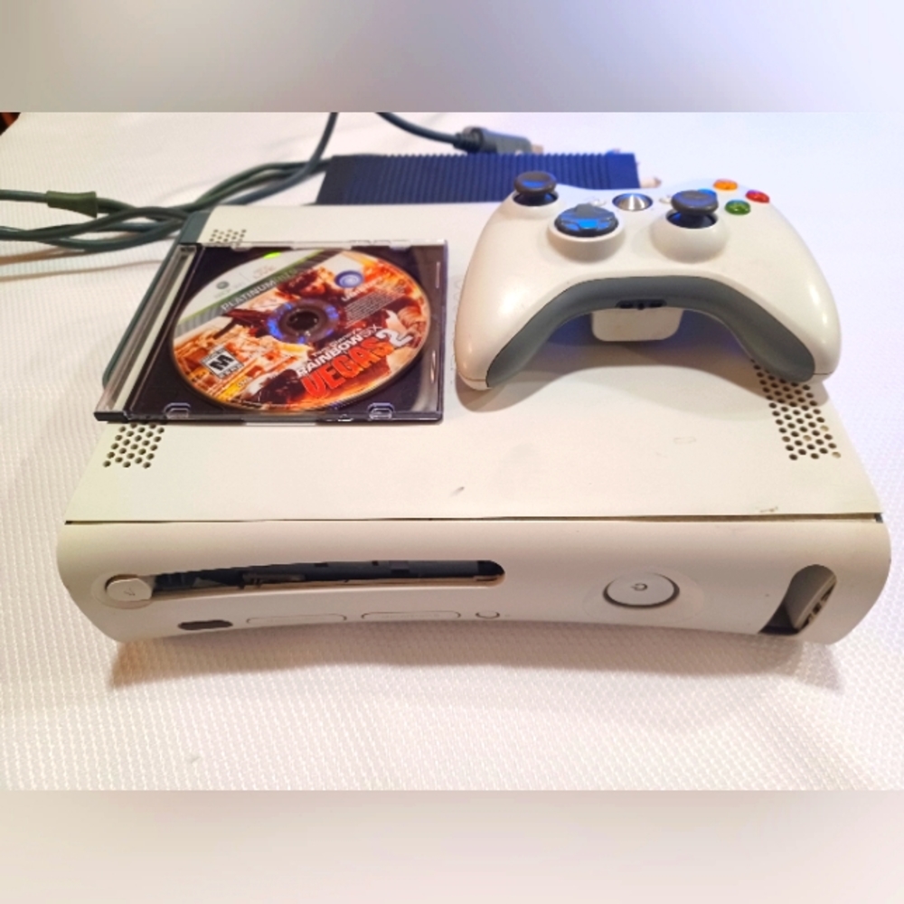 Microsoft Xbox 360 Bundle w/ Game + Controller + HD